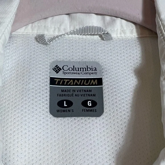 Columbia Titanium Ladies Long Sleeve Button Down Ivory Outdoor Shirt, Large - Picture 3 of 5